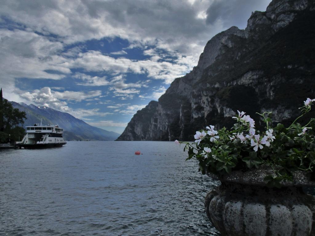 La Piazzetta Di Canale B&B Tenno Buitenkant foto