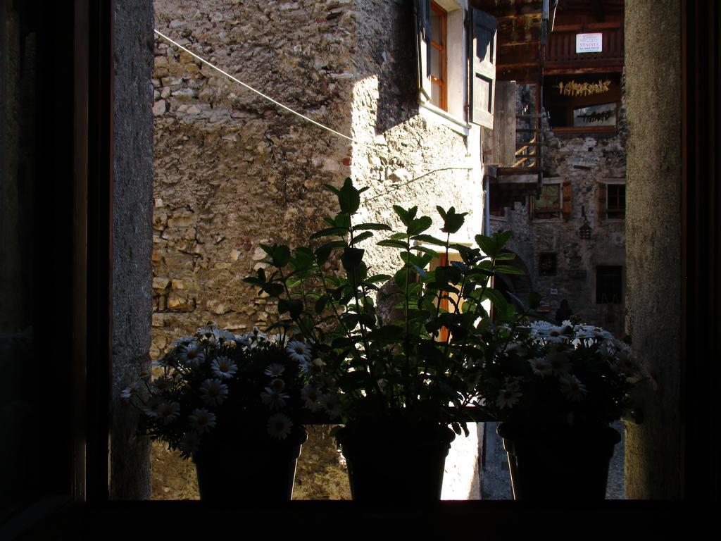 La Piazzetta Di Canale B&B Tenno Buitenkant foto