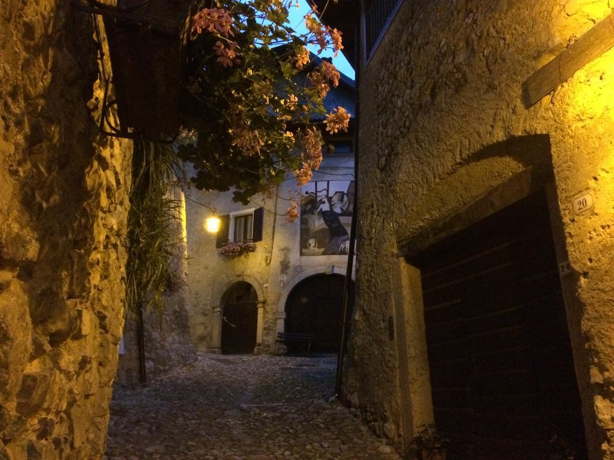 La Piazzetta Di Canale B&B Tenno Buitenkant foto